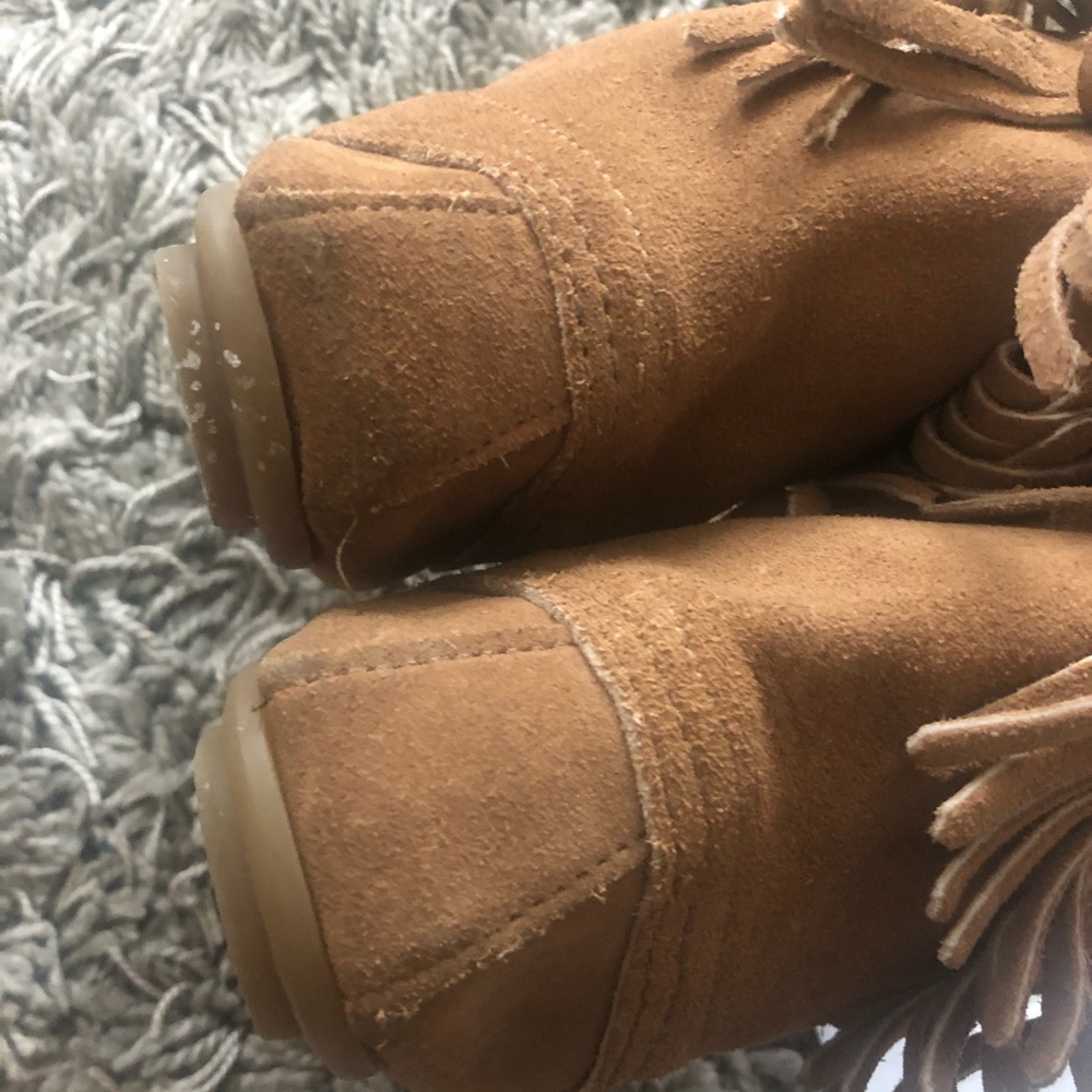 Minnetonka Tramper suede lace fringe moccasin boot - Picture 4 of 8